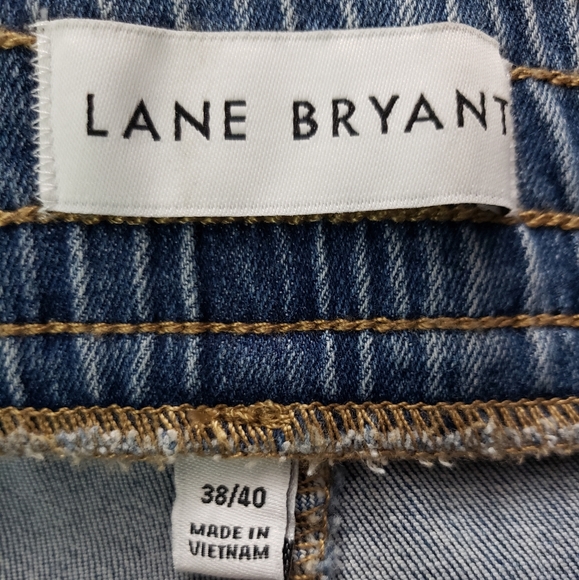 LANE BRYANT DISTRESSED BOYFRIEND JOGGERS MID-RISE (NWT) MEDIUM WASH - Picture 4 of 5